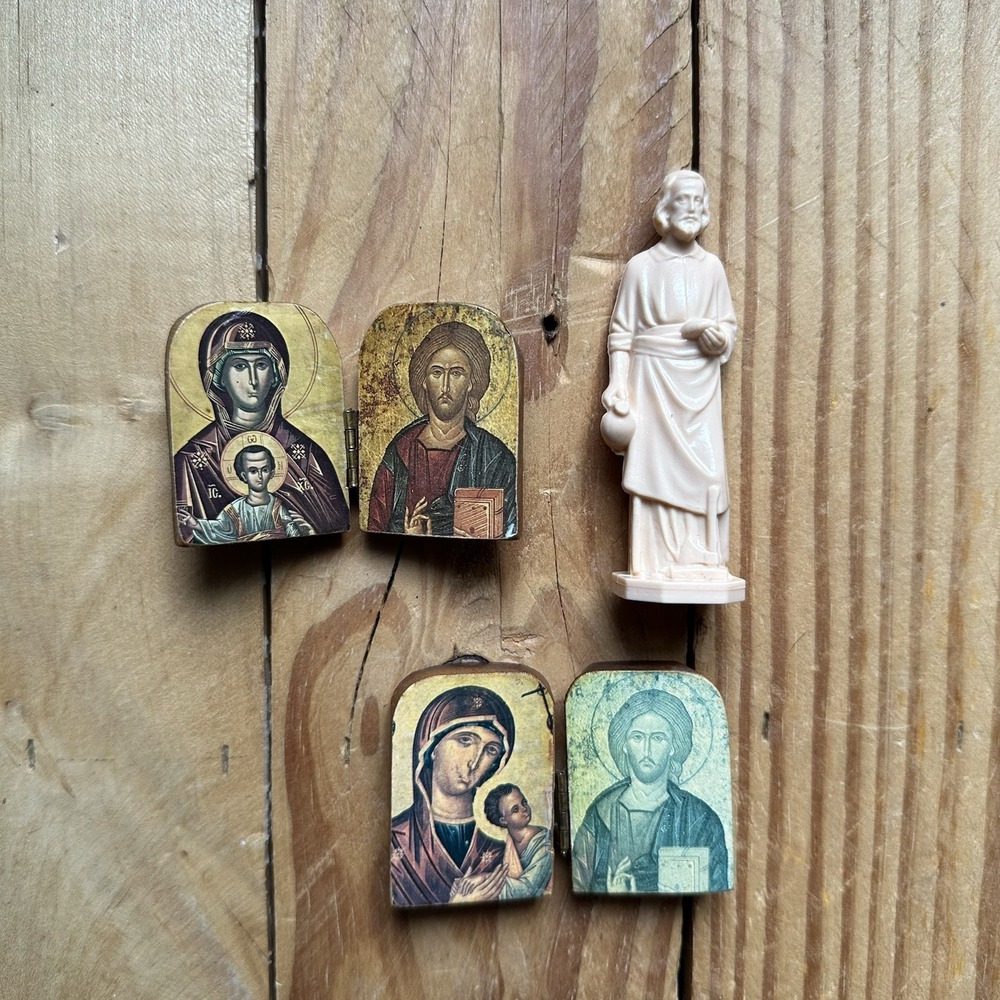 VTG Set of 2 Diptych Religious Icon Mini Wood Carvings Virgin Mary/Jesus Lot